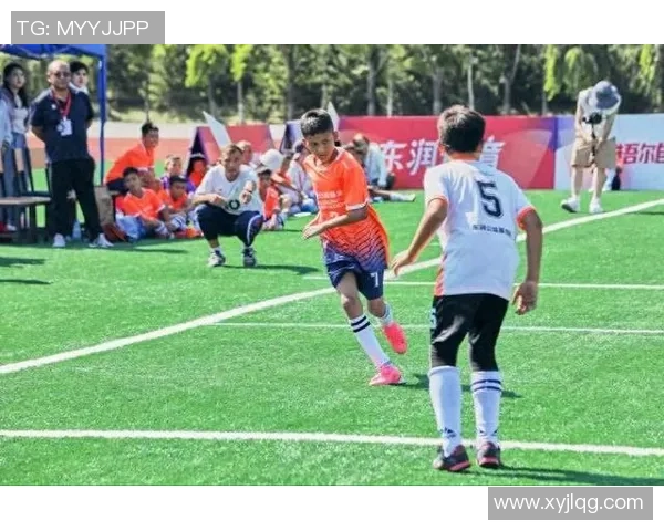 退役足球明星展现跑步风采视频引发球迷热议与怀旧情怀